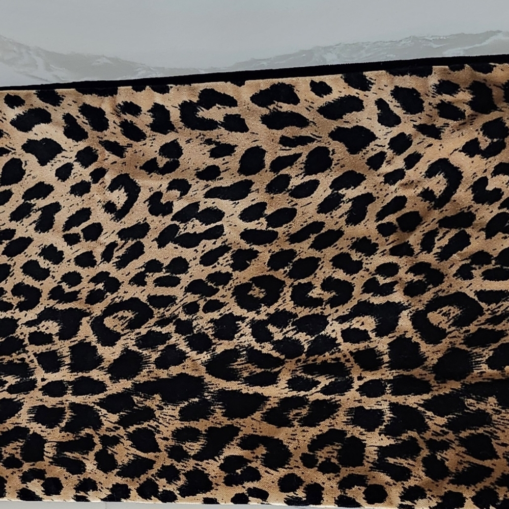 Leopard Pattern Table Runner/ Table Linen - Picture 4 of 4